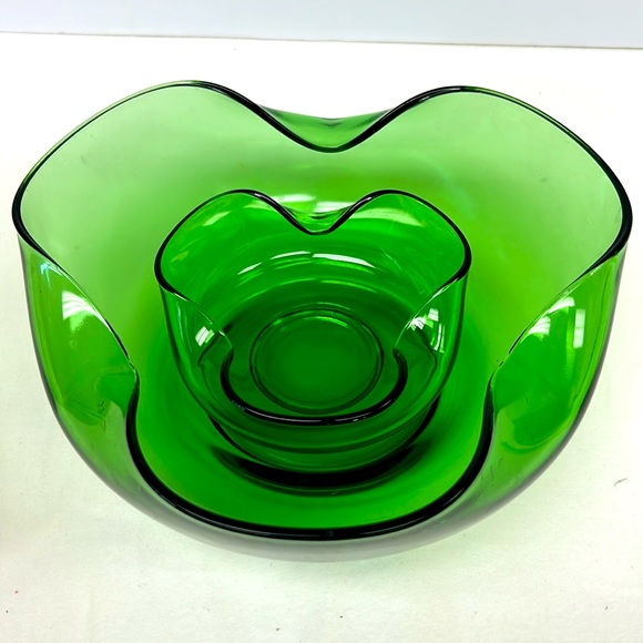 Mid Century Modern ANCHOR HOCKING emerald green glass  2 piece chip and dip set - Picture 8 of 8